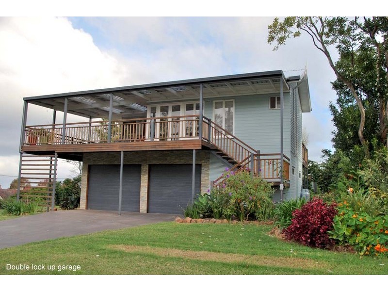 4  Golfers Crescent, Eagle Heights QLD 4271