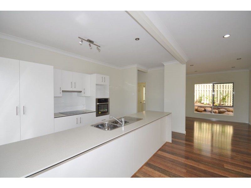 8 Tweed Heads Avenue, Eagle Heights QLD 4271