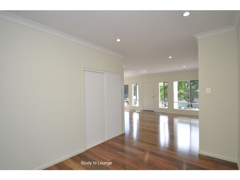 8 Tweed Heads Avenue, Eagle Heights QLD 4271