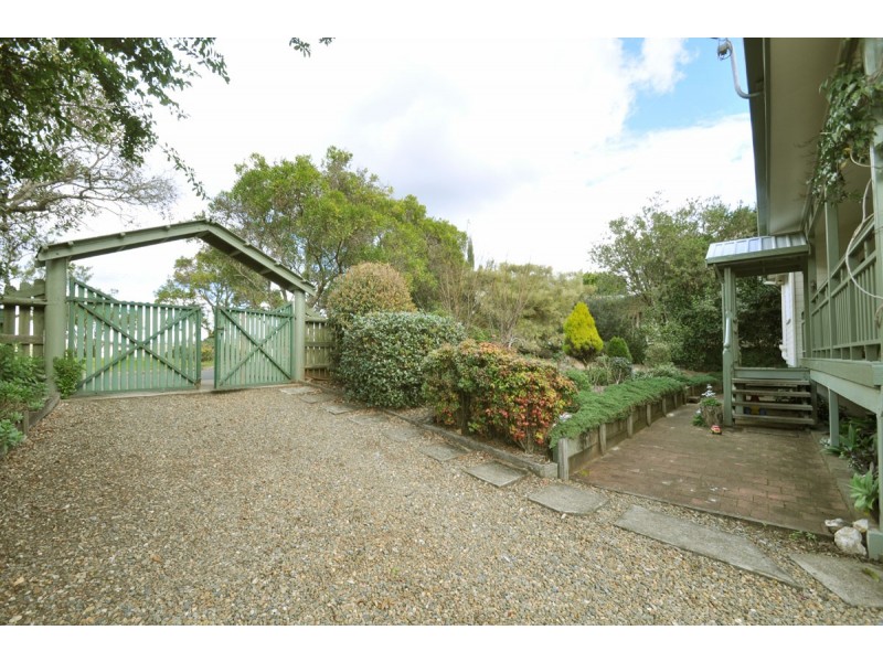 76 Magnetic Drive, Eagle Heights QLD 4271