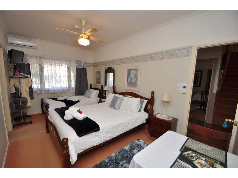 8 Wongawallan Road, Eagle Heights QLD 4271