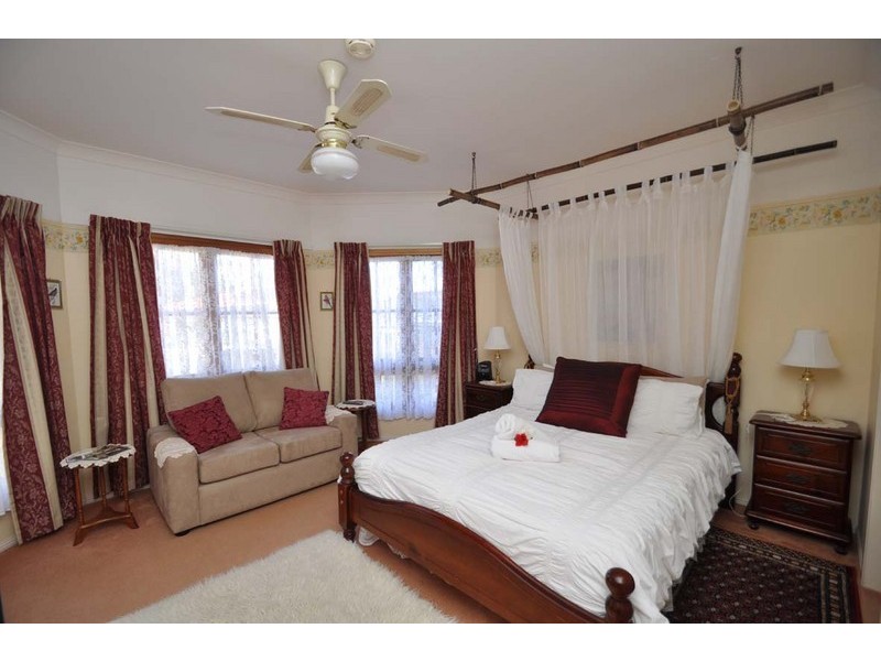8 Wongawallan Road, Eagle Heights QLD 4271