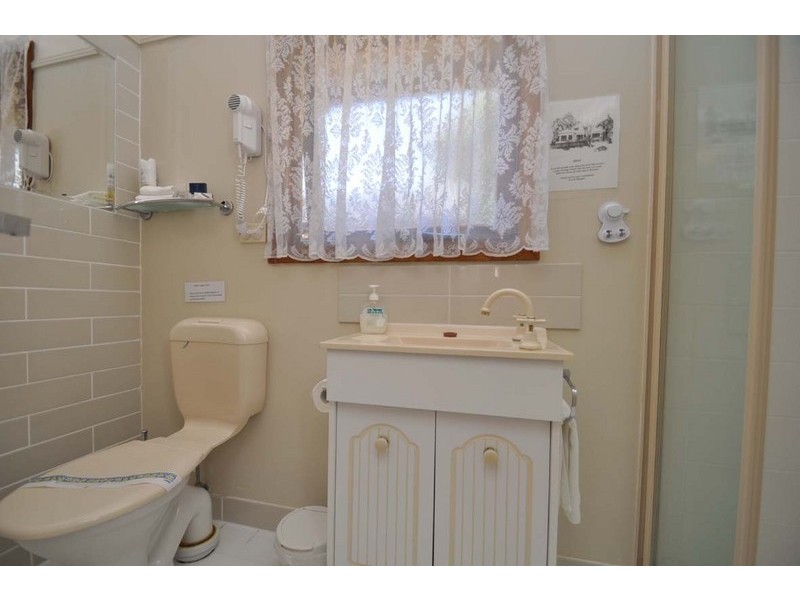 8 Wongawallan Road, Eagle Heights QLD 4271