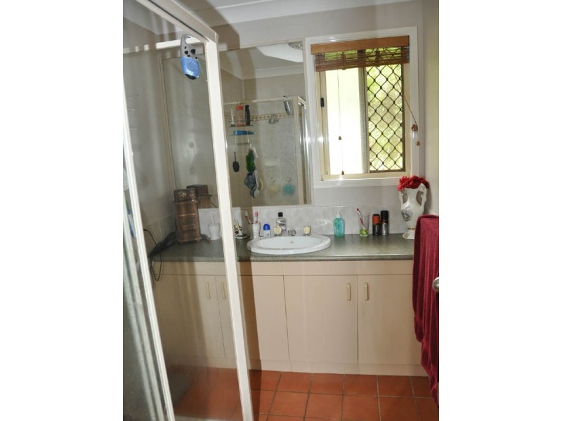 105 Kinabalu Drive, Eagle Heights QLD 4271