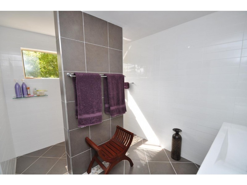 5 Teton Court, Eagle Heights QLD 4271