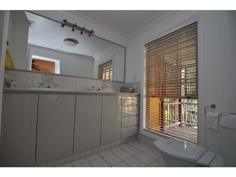 38 Wongawallan Road, Eagle Heights QLD 4271