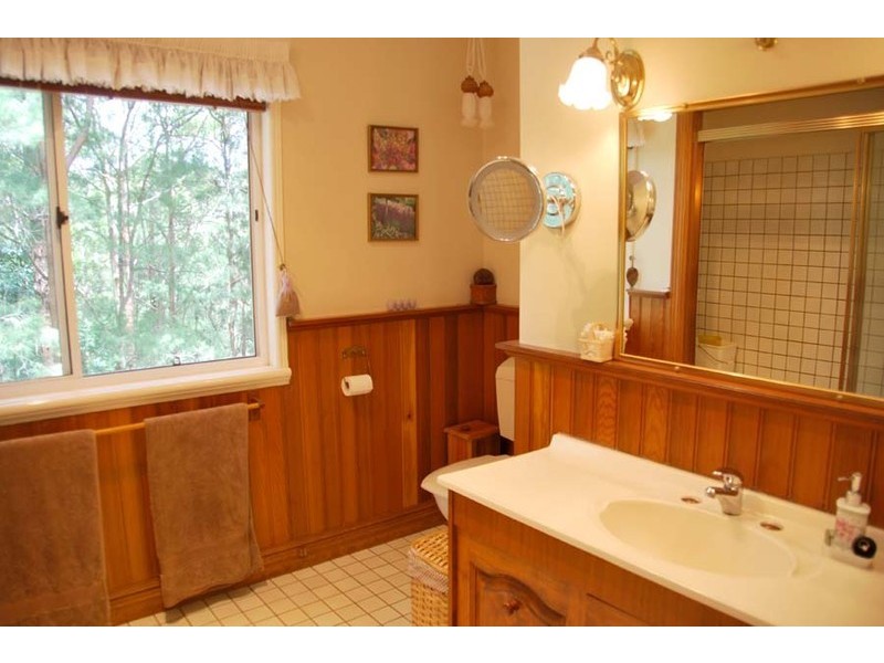 102 Wongawallan Road, Eagle Heights QLD 4271