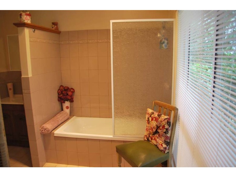 102 Wongawallan Road, Eagle Heights QLD 4271