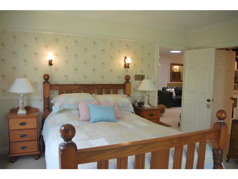 102 Wongawallan Road, Eagle Heights QLD 4271