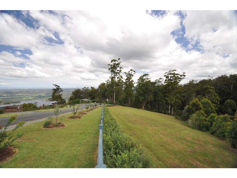 19 Eagles Retreat Place, Eagle Heights QLD 4271