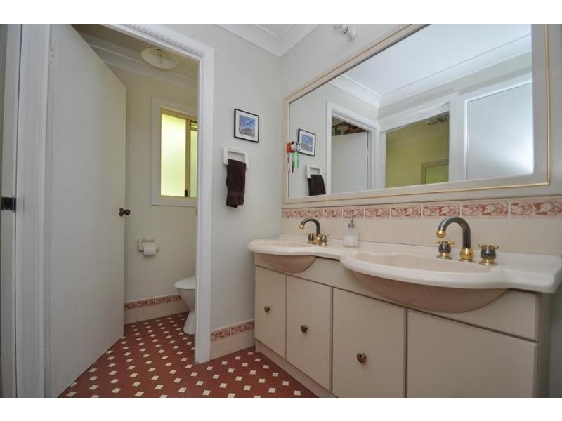 82 Kinabalu Drive, Eagle Heights QLD 4271