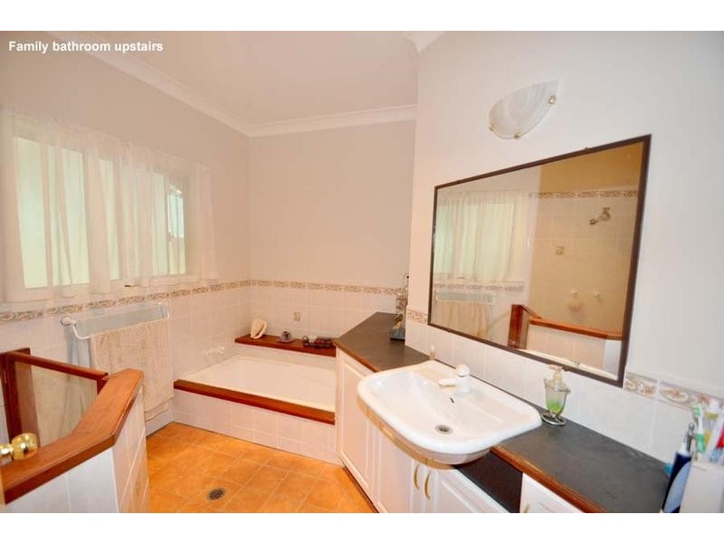 14 Mayon Court, Eagle Heights QLD 4271