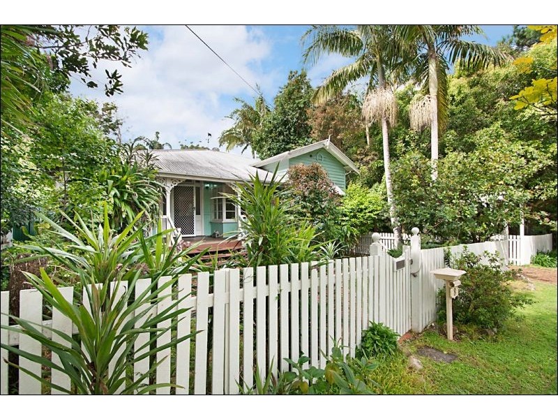 8 Beechmont Ave, Eagle Heights QLD 4271