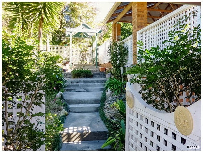 10 Forsythia Drive, Eagle Heights QLD 4271