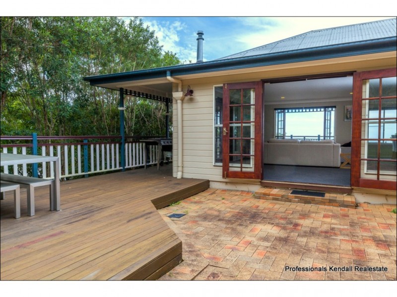 102 Contour Road, Tamborine Mountain QLD 4272