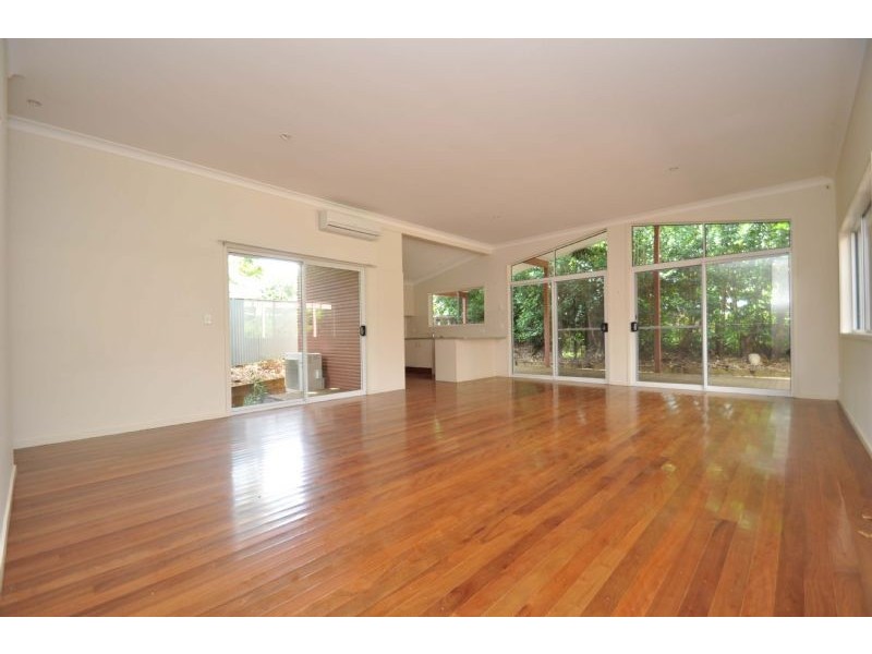 18 Central Avenue, Eagle Heights QLD 4271