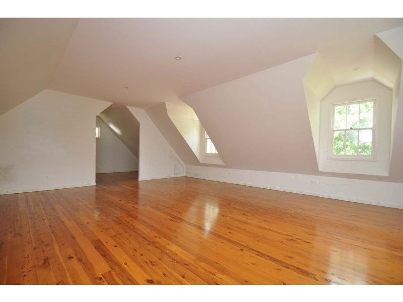 18 Central Avenue, Eagle Heights QLD 4271