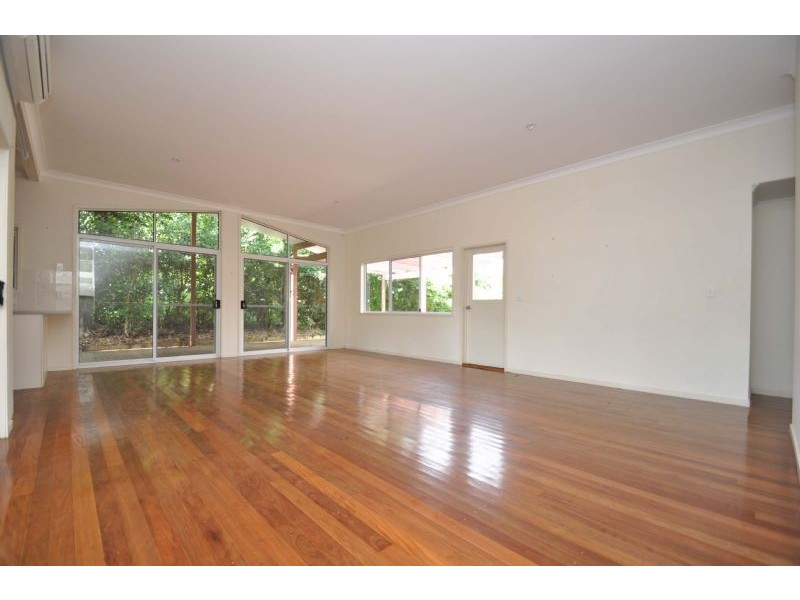 18 Central Avenue, Eagle Heights QLD 4271