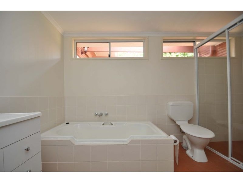 18 Central Avenue, Eagle Heights QLD 4271