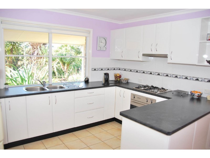 11 Carey Pde, North Tamborine QLD 4272