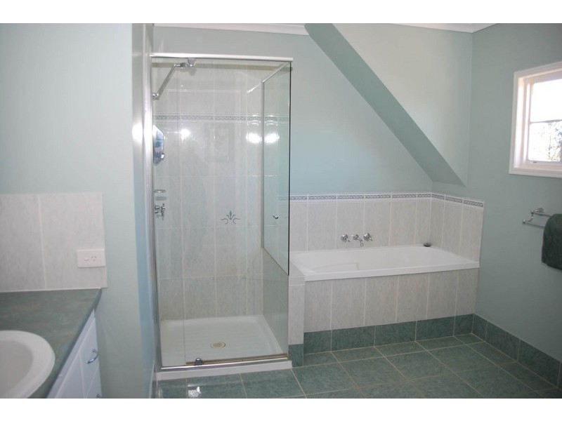 11 Carey Pde, North Tamborine QLD 4272