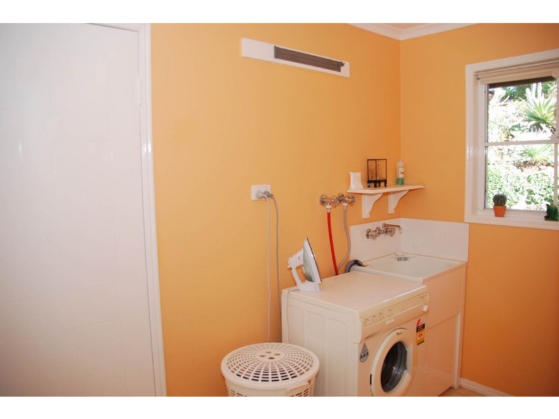 11 Carey Pde, North Tamborine QLD 4272