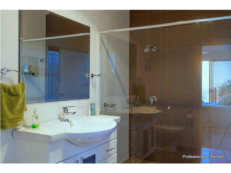 8 Wildflower Court, Tamborine Mountain QLD 4272