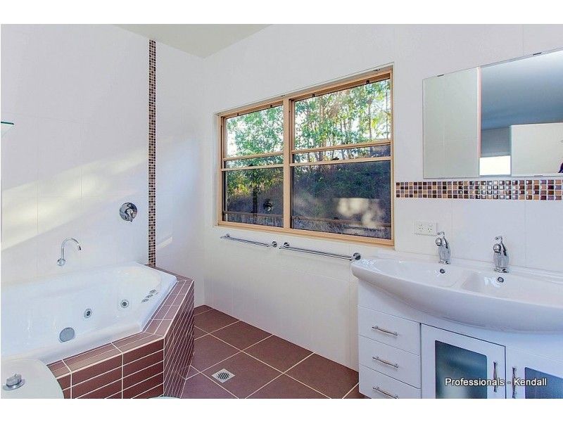 8 Wildflower Court, Tamborine Mountain QLD 4272