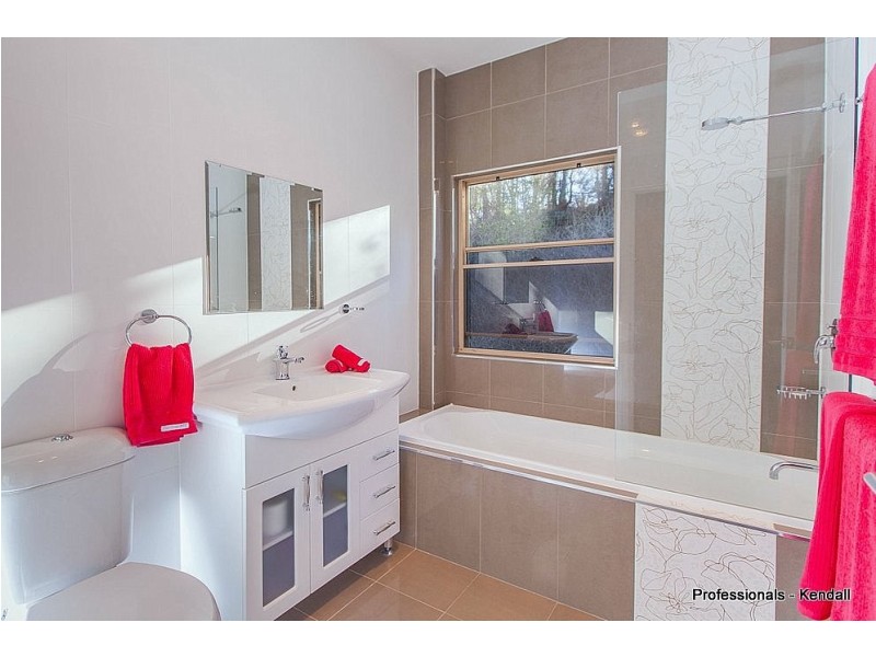 8 Wildflower Court, Tamborine Mountain QLD 4272