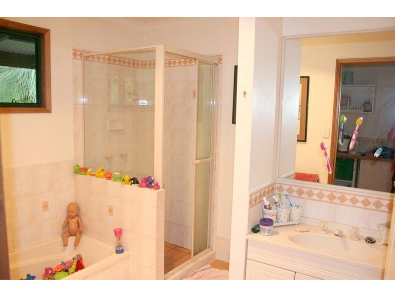 5 Hermon Rd, Eagle Heights QLD 4271