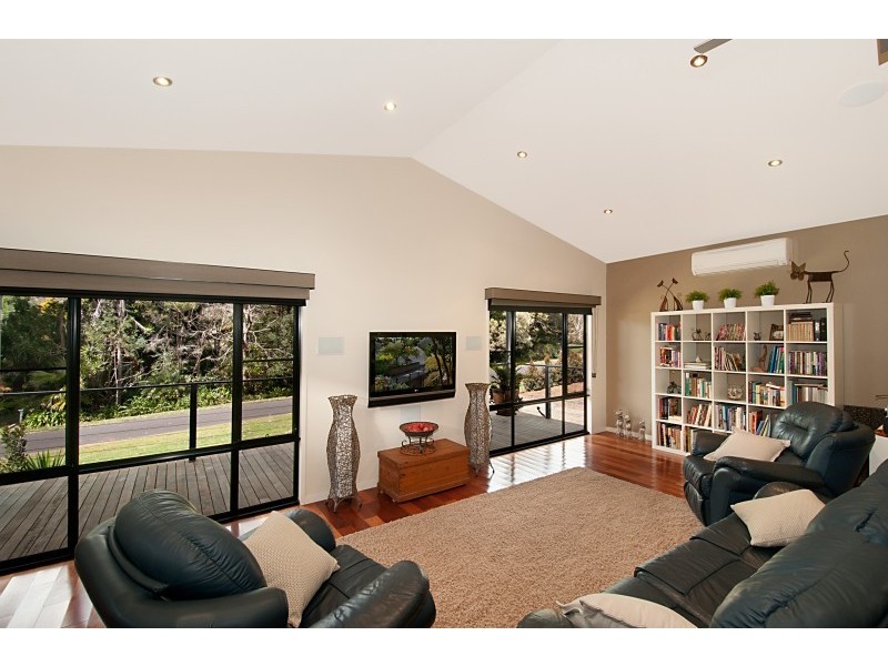 2 Freemont Drive, Tamborine Mountain QLD 4272