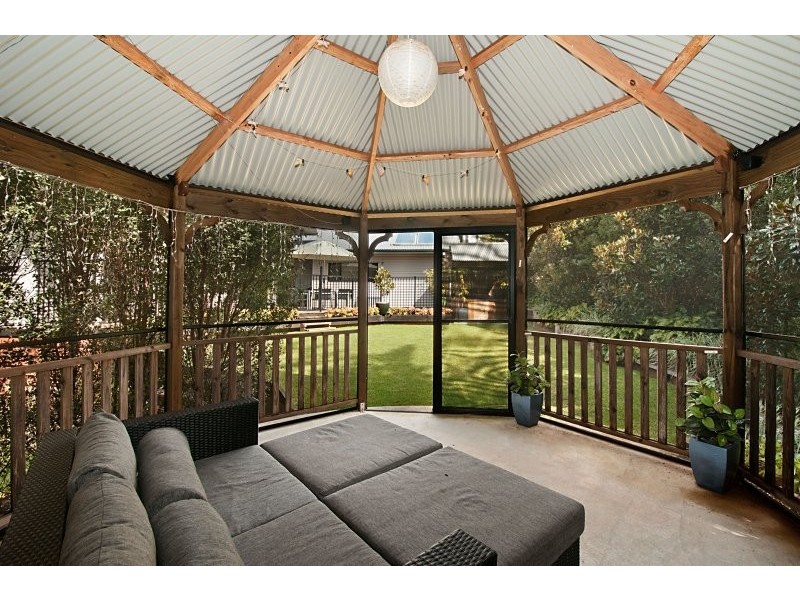 2 Freemont Drive, Tamborine Mountain QLD 4272