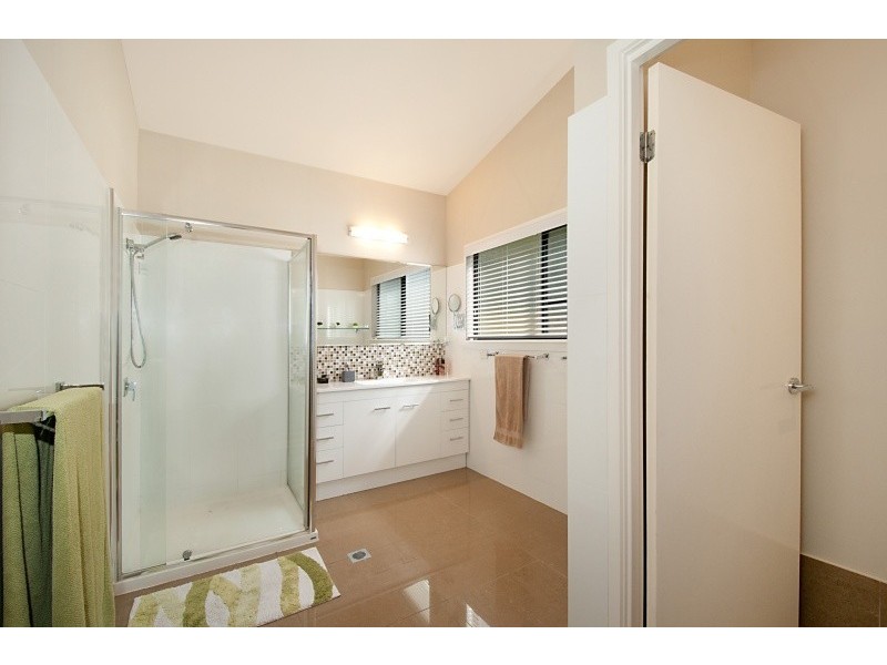 2 Freemont Drive, Tamborine Mountain QLD 4272