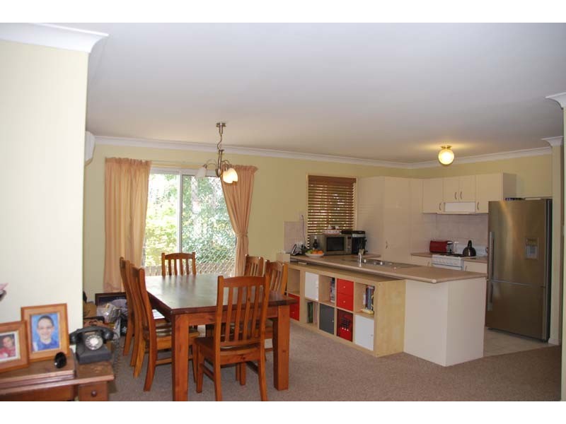 8 Lookout Parade, Tamborine Mountain QLD 4272