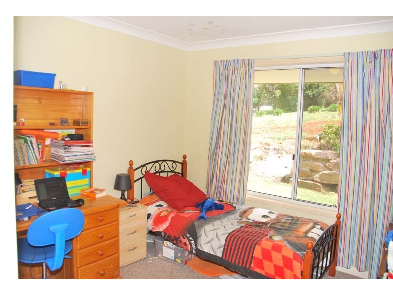 8 Lookout Parade, Tamborine Mountain QLD 4272