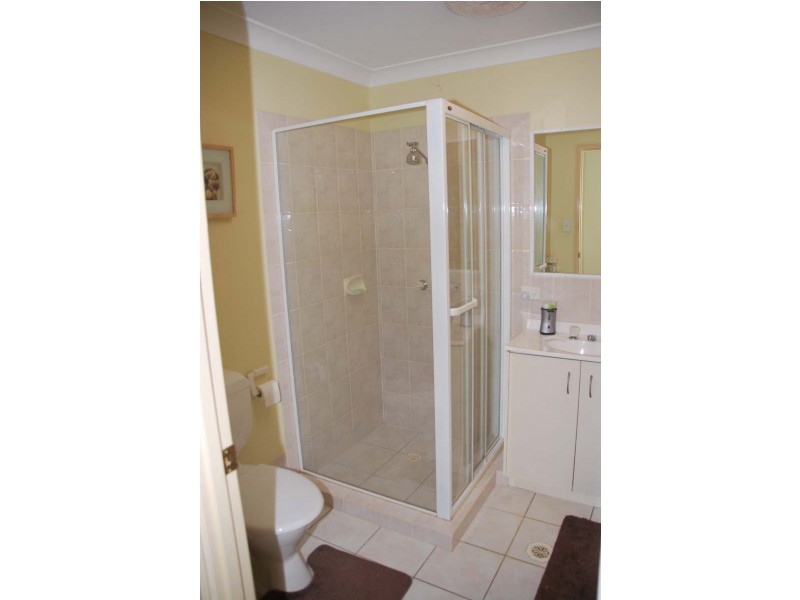 8 Lookout Parade, Tamborine Mountain QLD 4272