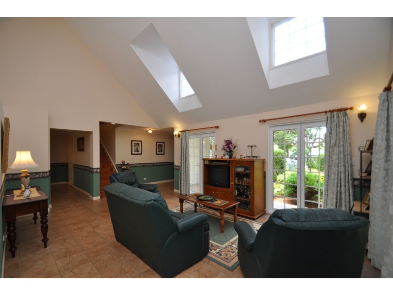 33 Southport Avenue, Eagle Heights QLD 4271