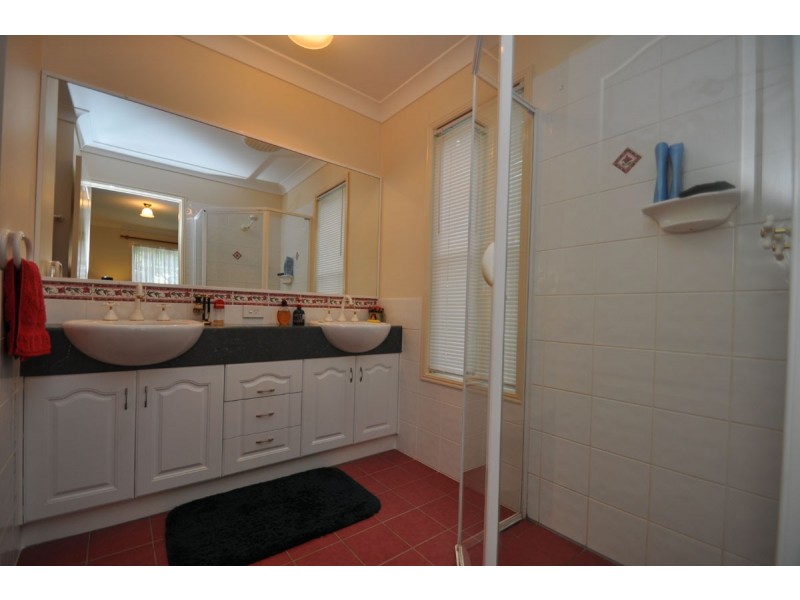 33 Southport Avenue, Eagle Heights QLD 4271