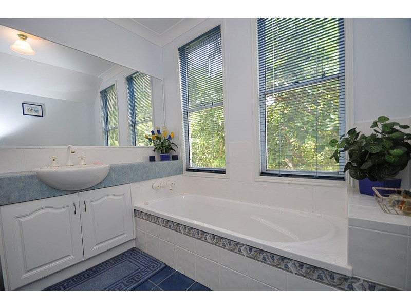 33 Southport Avenue, Eagle Heights QLD 4271