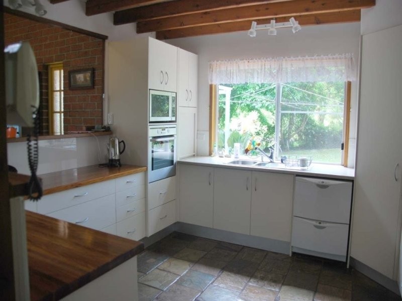 2 Power Parade, Tamborine Mountain QLD 4272