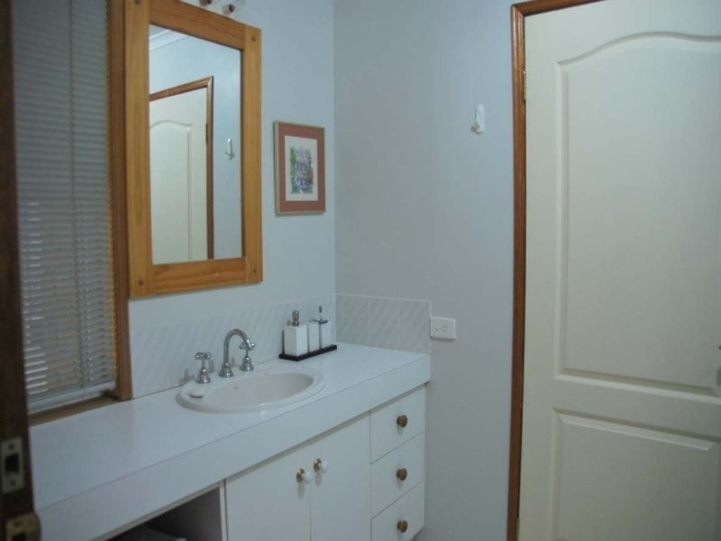 2 Power Parade, Tamborine Mountain QLD 4272