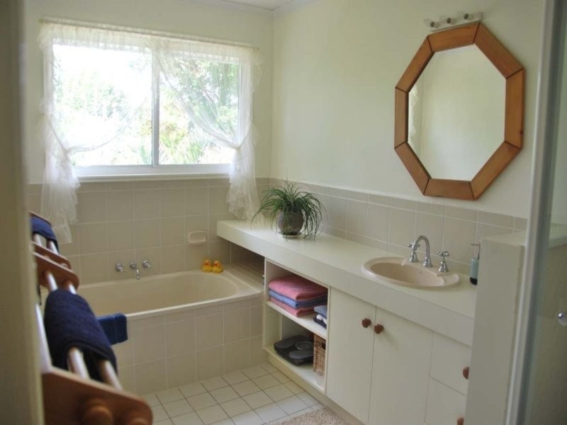 2 Power Parade, Tamborine Mountain QLD 4272