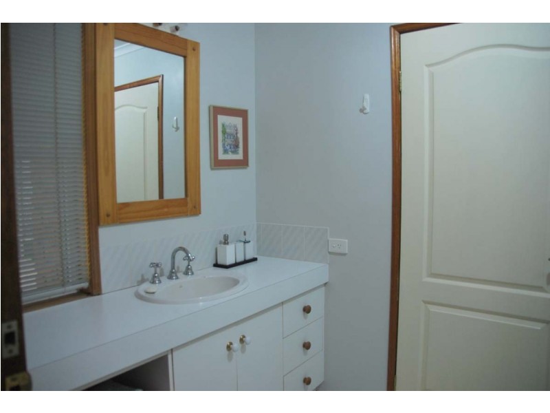 2 Power Parade, Tamborine Mountain QLD 4272
