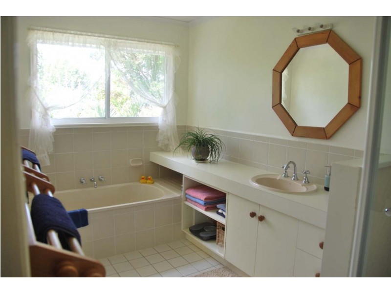 2 Power Parade, Tamborine Mountain QLD 4272