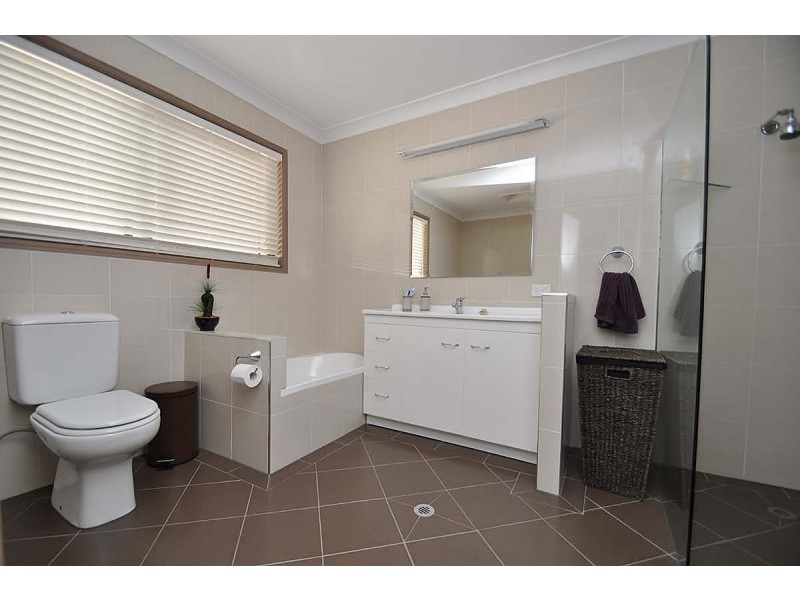 55 Magnetic Drive, Eagle Heights QLD 4271