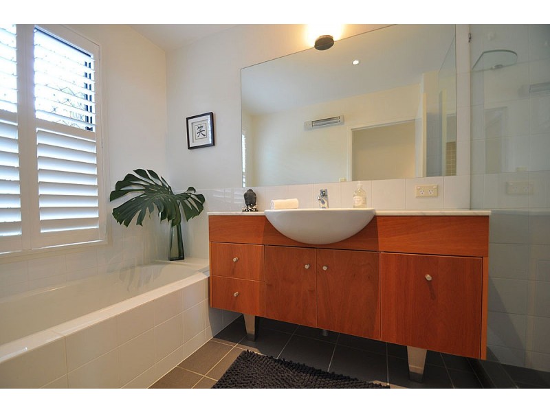 99 Guanaba Road, Tamborine Mountain QLD 4272