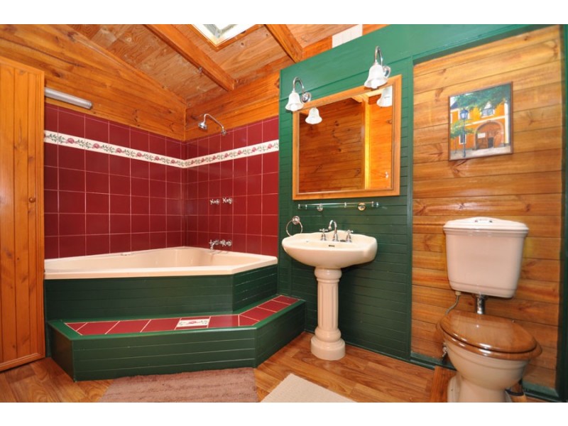 16 Ocean View Parade, Tamborine Mountain QLD 4272