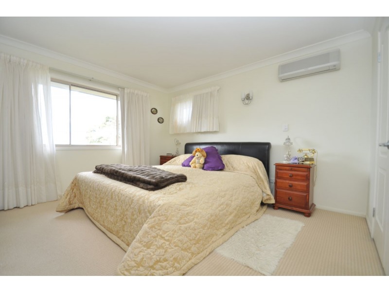 40 Paradise Drive, Eagle Heights QLD 4271