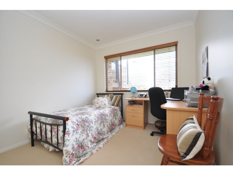 40 Paradise Drive, Eagle Heights QLD 4271