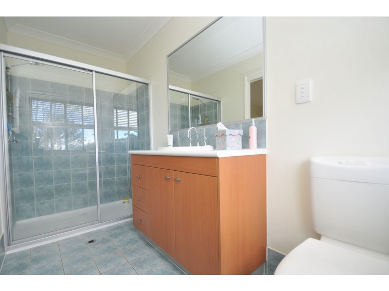 40 Paradise Drive, Eagle Heights QLD 4271